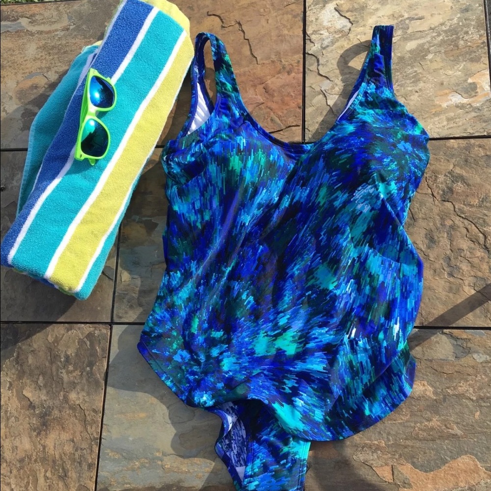 NWT Swimsuits For All Size 22